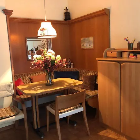 Pino A Centro Con Box Holiday home Merano